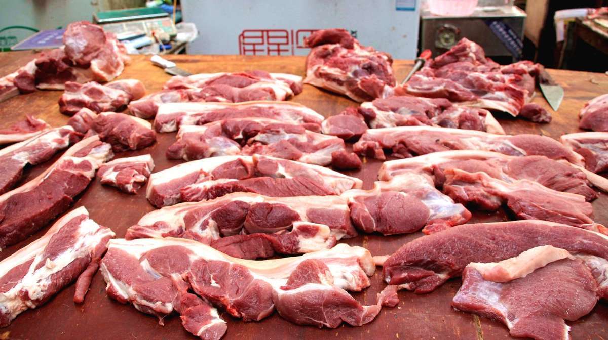 买肉时,如何避免买到“母猪肉”?告诉你几个辨别方法,一眼看出