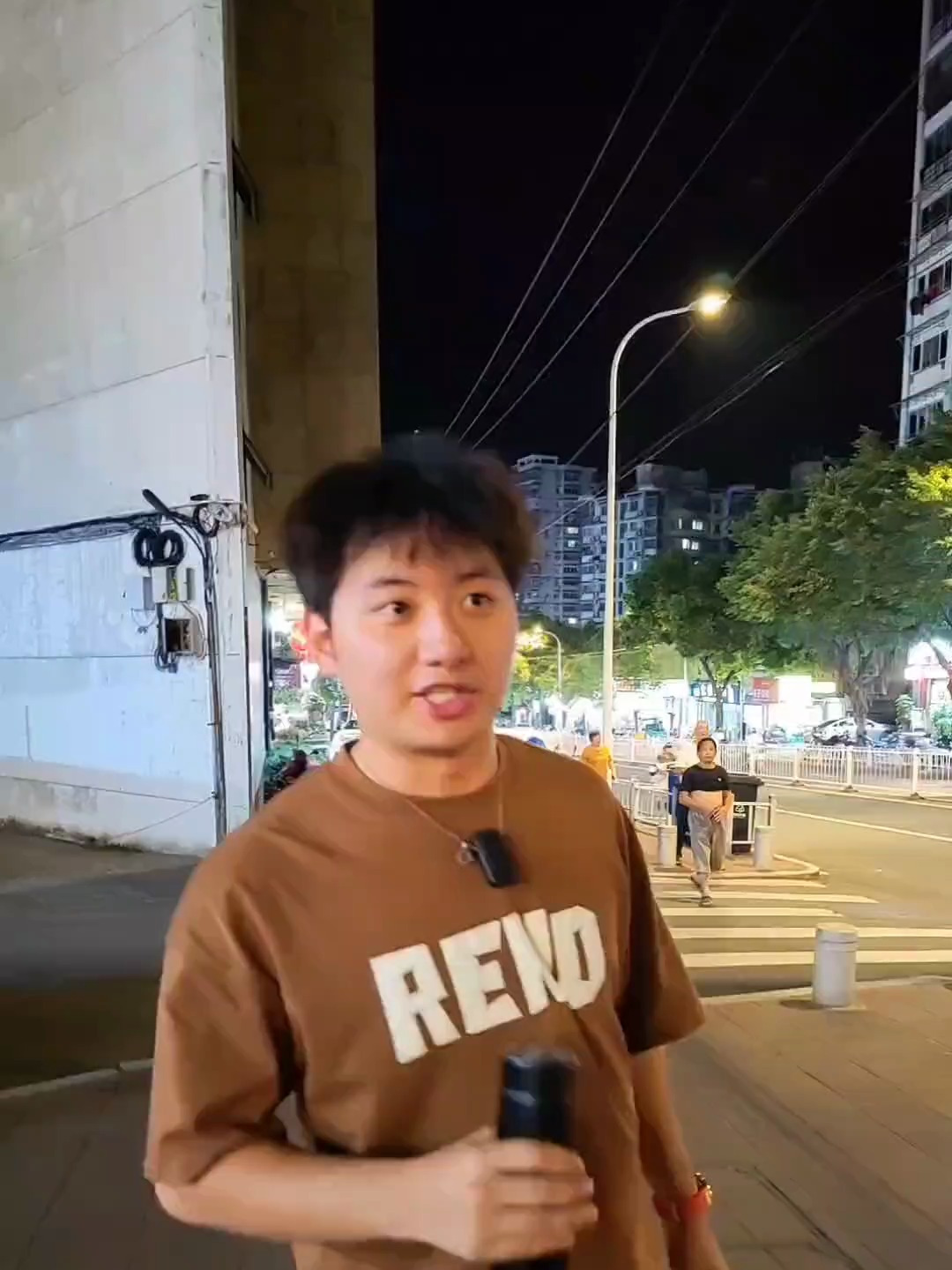 大家要求的小杨烧烤,它来啦!香的嘞,就是……