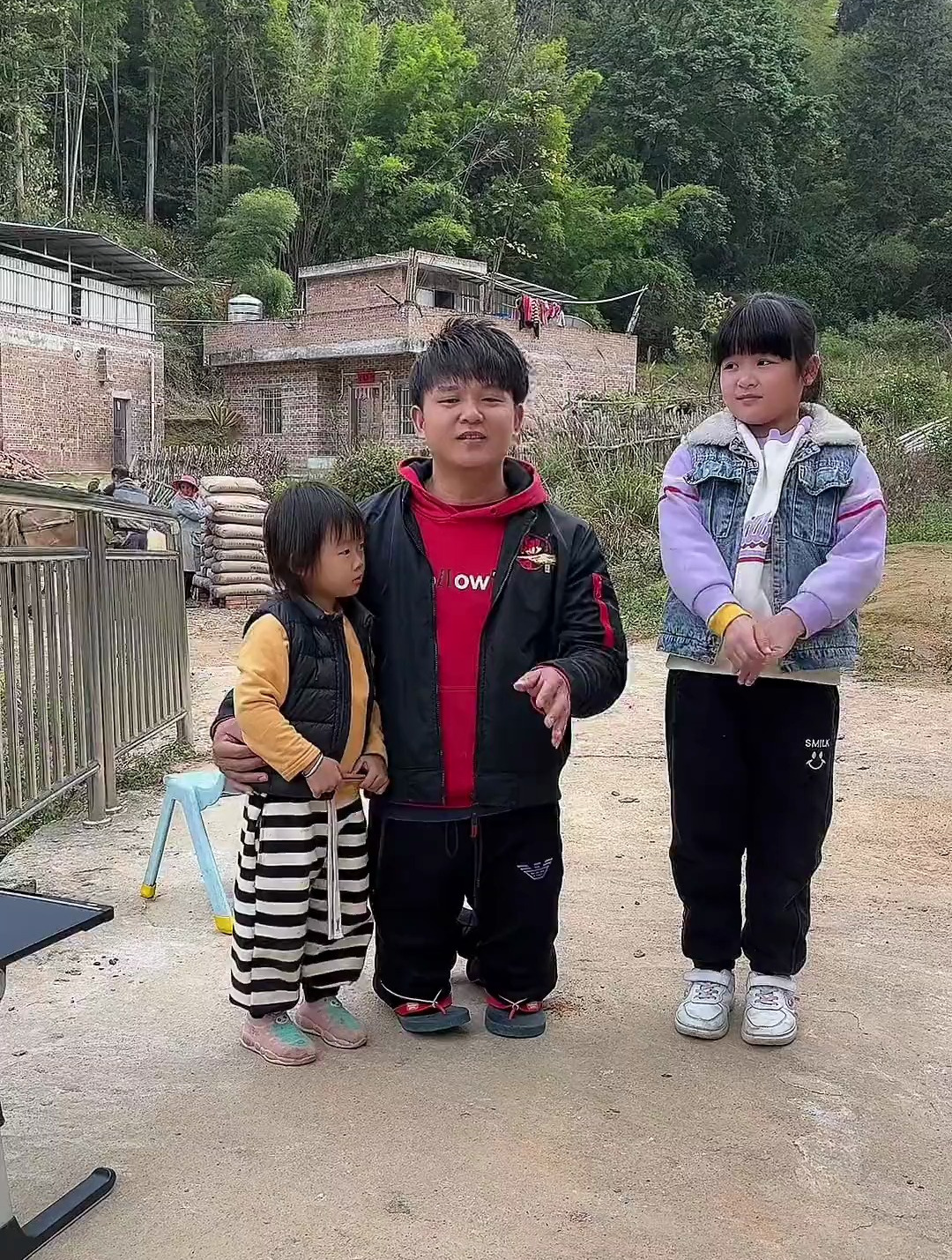 今天我们一家分享黄花鱼罐头,好吃又香,感谢大家支持我们