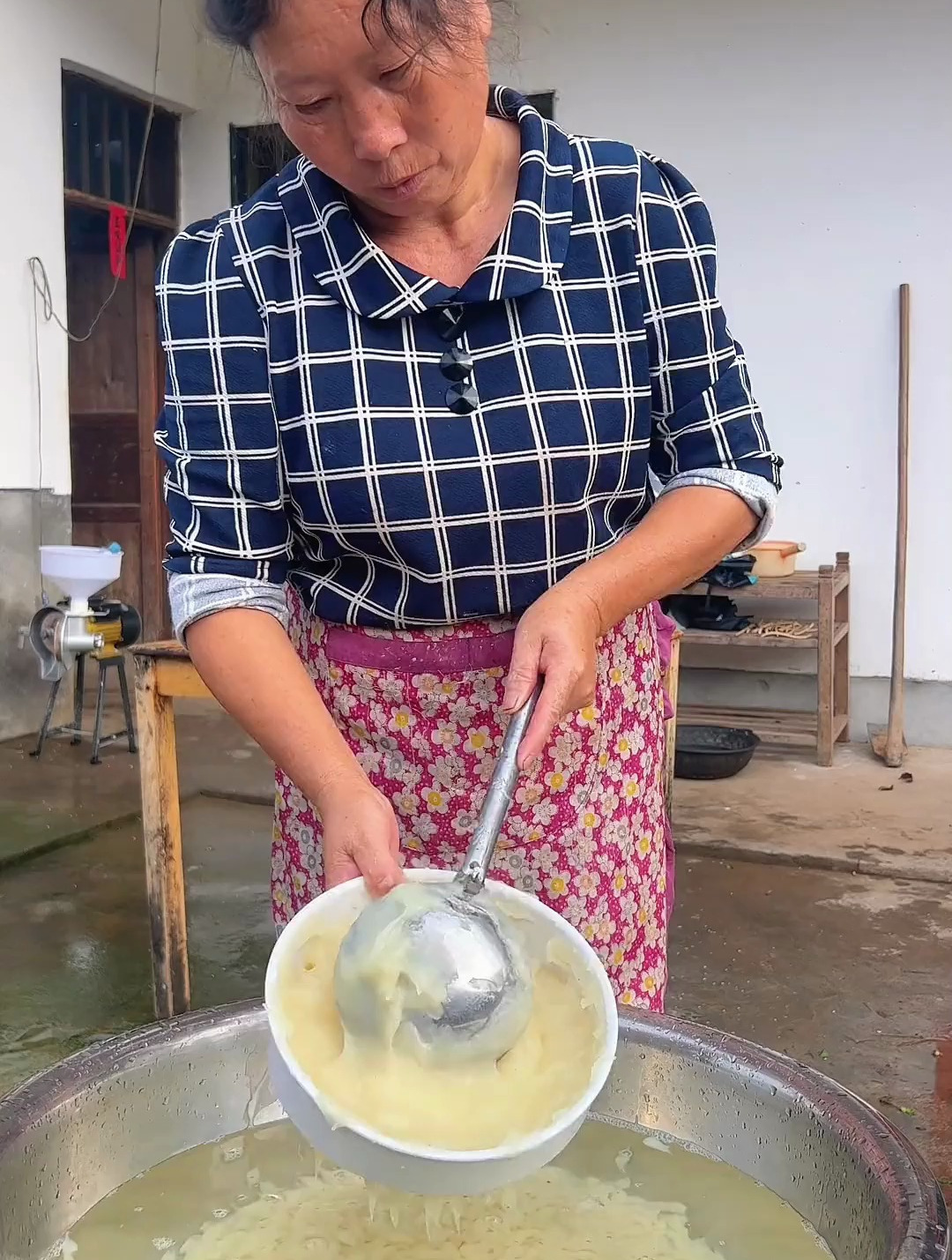 我们来做凉虾,清凉解暑,好吃又简单,天热来上一碗巴适得很