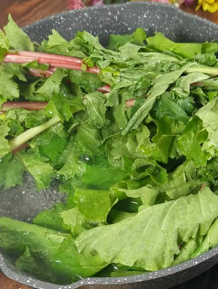萝卜缨子可是个好东西用它去做炝拌菜