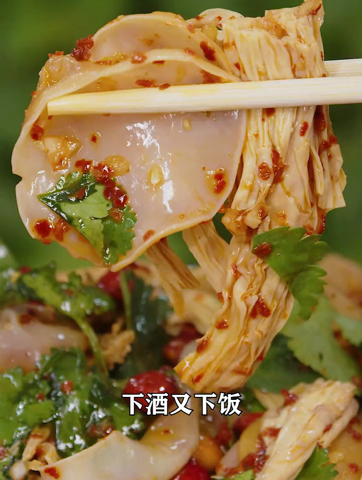 大鱼大肉吃多了,吃点凉拌木耳,清爽解腻,下酒又下饭!
