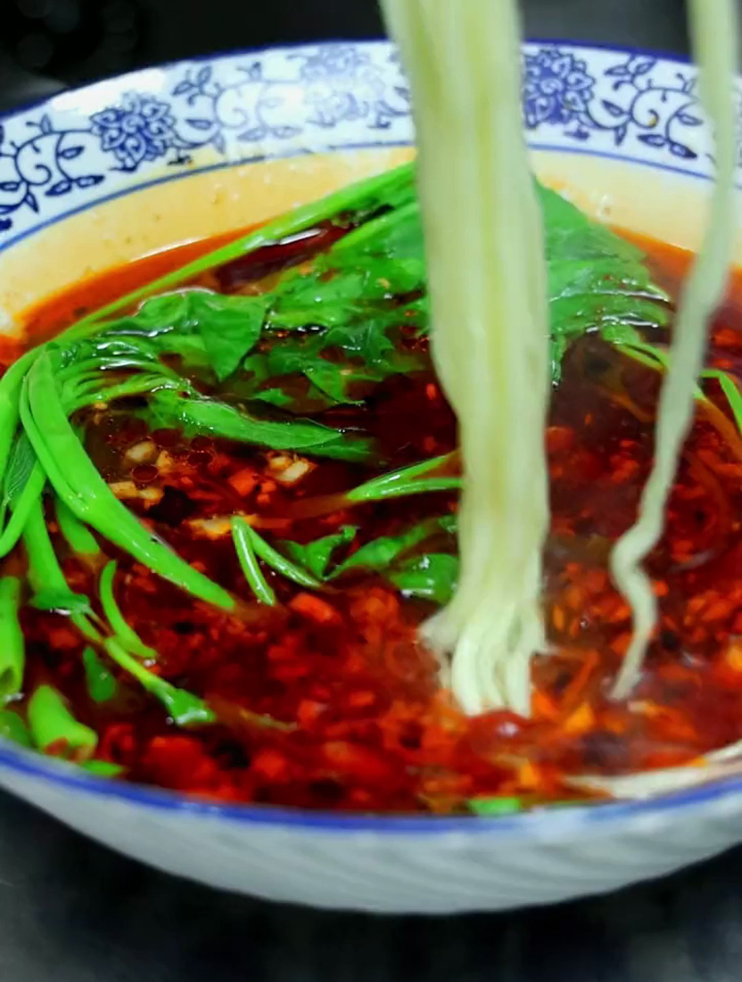 今天做一道正宗的重庆炸酱面,Q弹又劲道