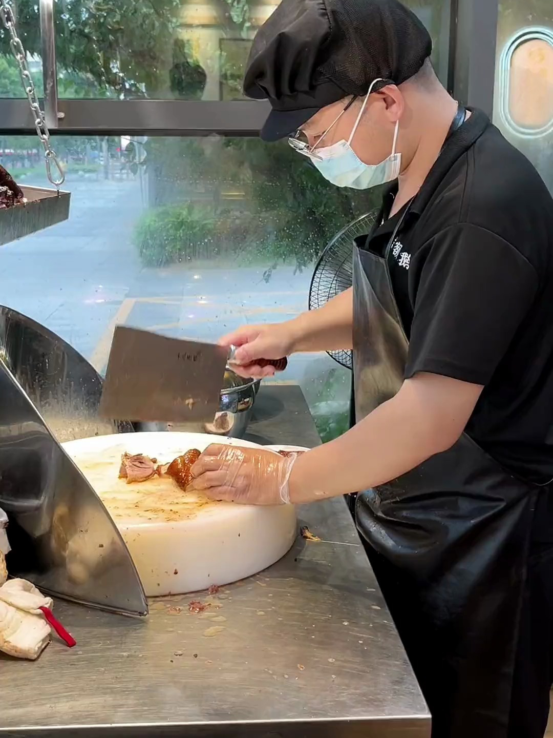 谁还没吃过脆皮爆汁的烧鹅!