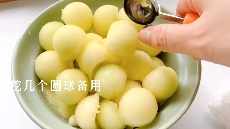 哈密瓜蛋糕一整颗瓜做的,夏日清凉甜蜜蛋糕!