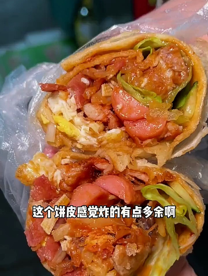 果然好吃的都藏在学校附近&nbsp; 卷饼&nbsp; 肉夹馍&nbsp; 小吃街