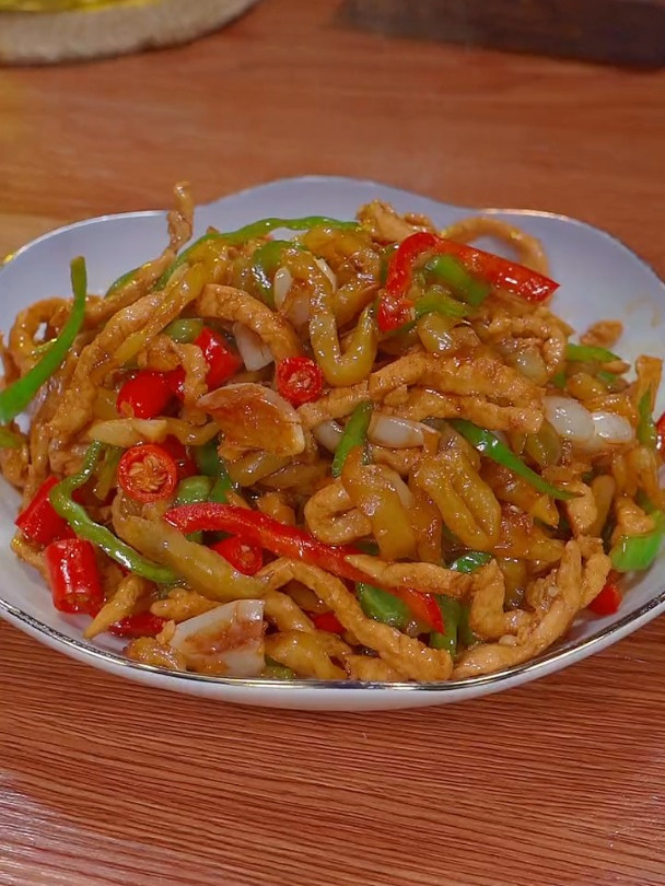 爽脆可口的榨菜炒肉丝