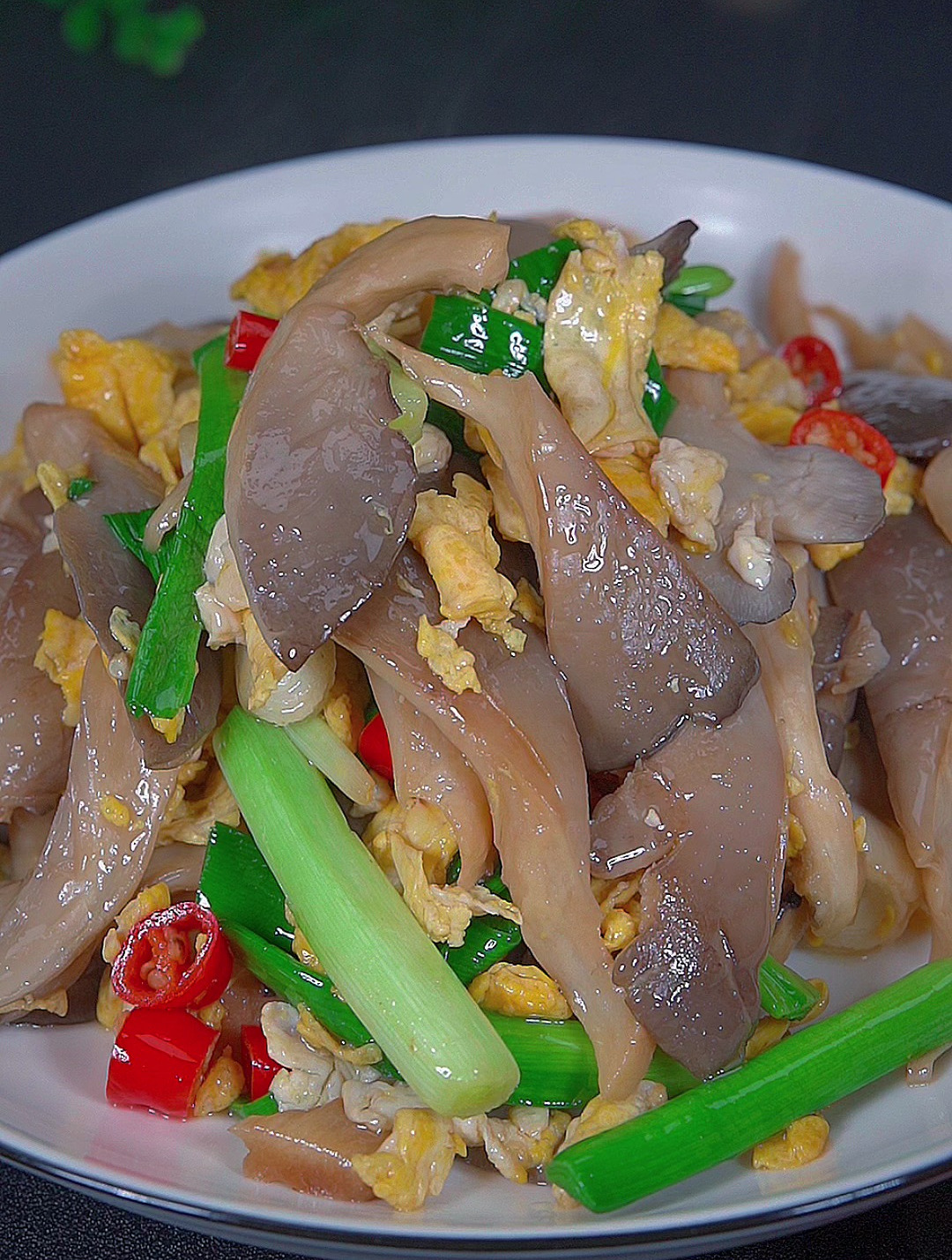 10. 蘑菇炒鸡蛋这样做比肉还好吃