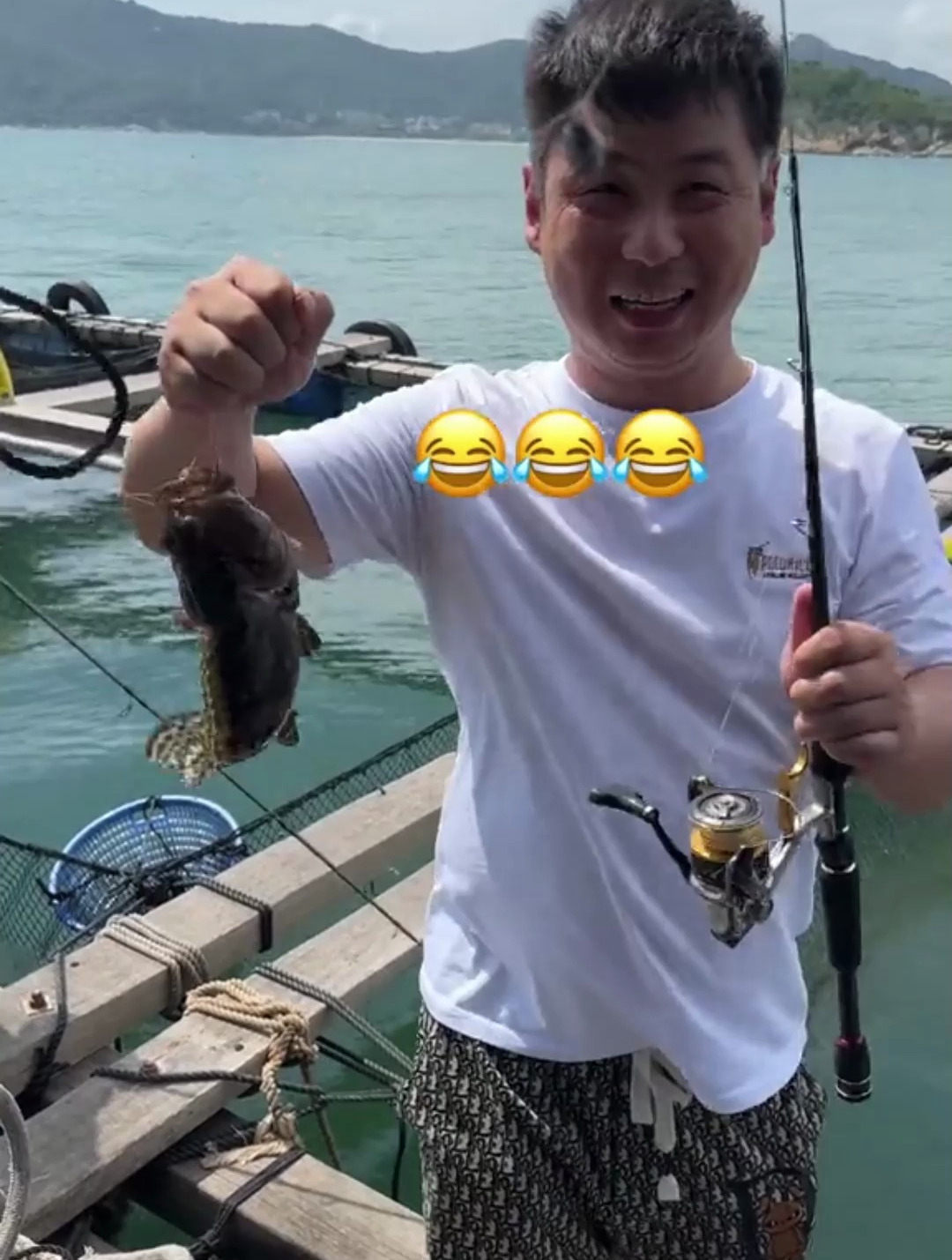 石斑鱼见过吗 今天在船上钓了一群
