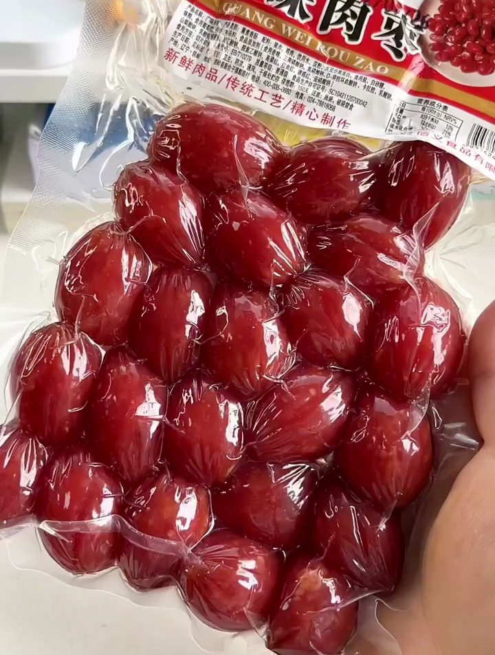 室友抢着吃的肉肉零食!不争气的口水又流下来了……