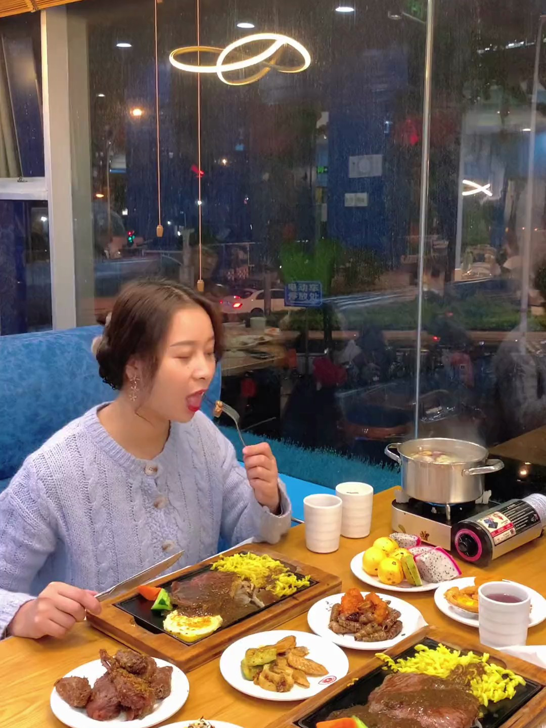 双人牛排自助,简直就是平价中的战斗机,菜品丰富好吃爱了爱了
