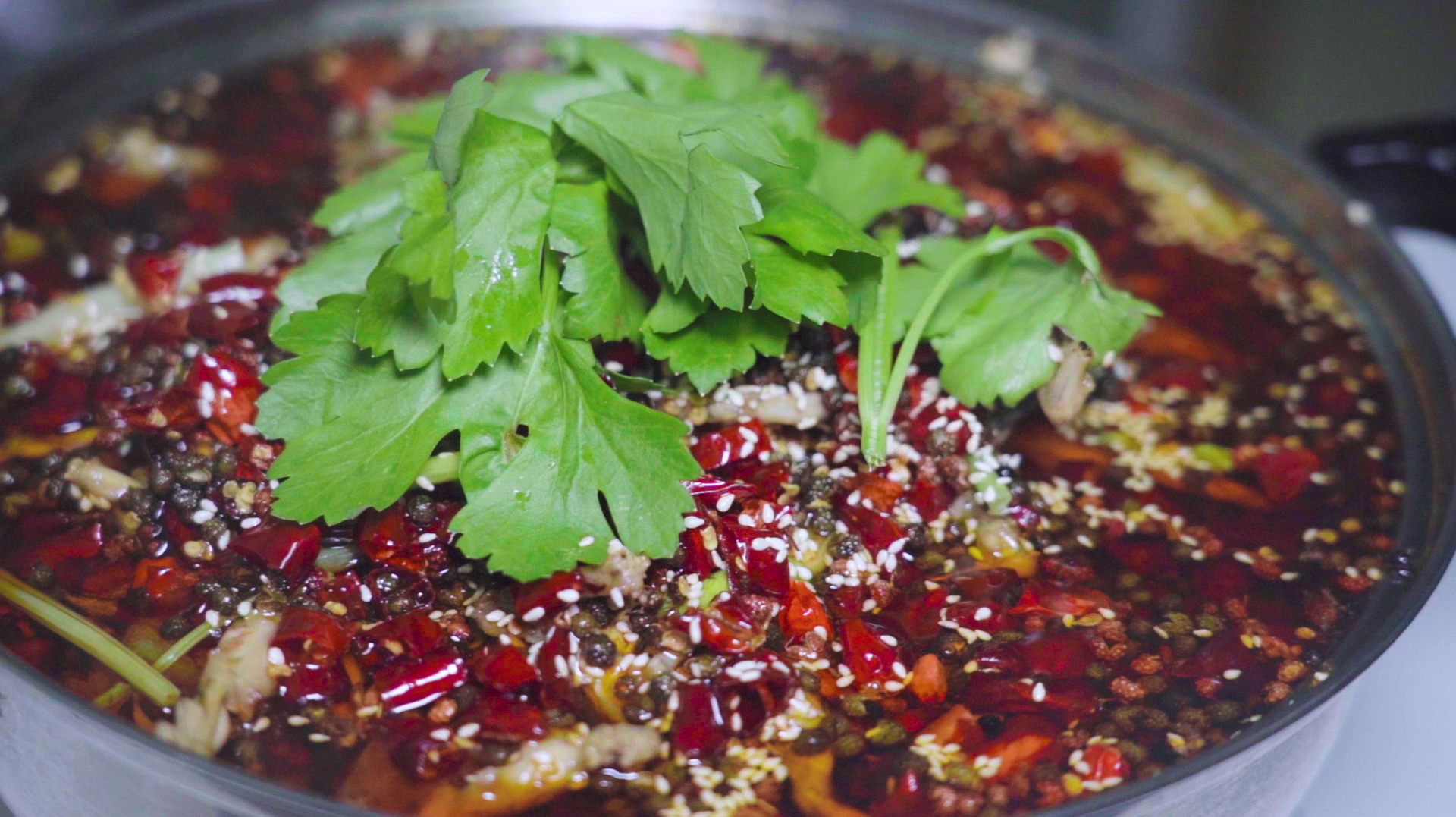 这才是美蛙鱼头，正宗江湖菜，在成都重庆非常火爆，看着都霸气