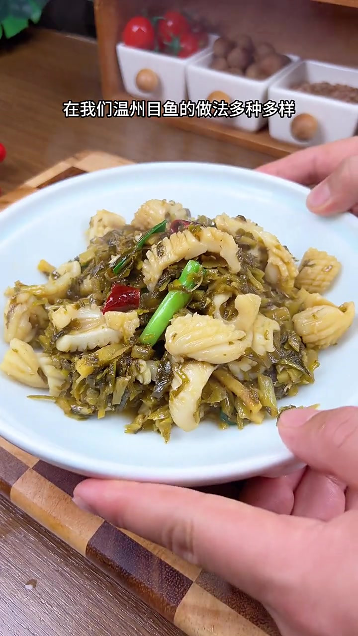 在温州目鱼的做法很多,今天这道咸香下饭,你一定要试试