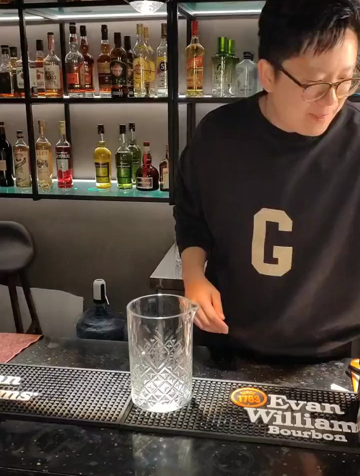 百杯鸡尾酒挑战之金酒马天尼