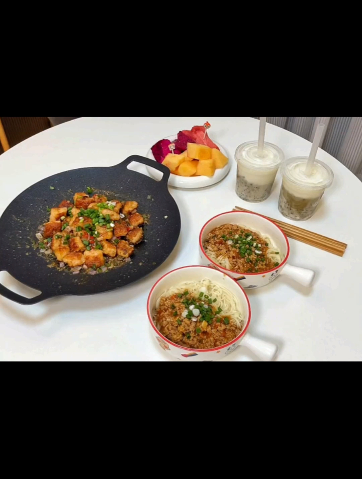 铁板虾滑、冰绿豆沙、肉酱面、铁板虾滑是什么人间美味啦～