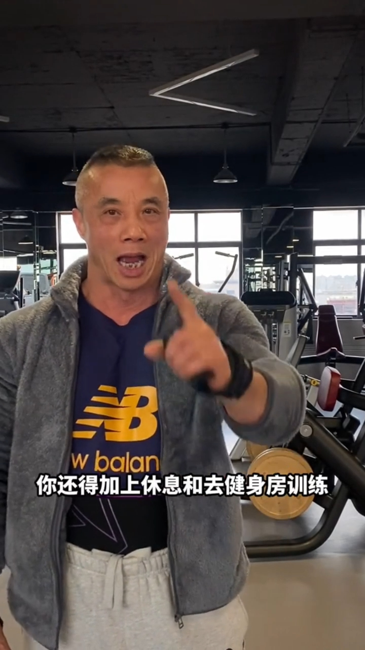 如何从一个瘦子变成一个肌肉男?