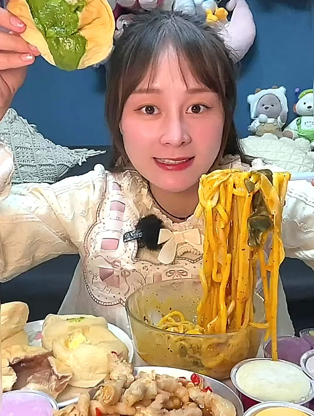 酸辣无骨鸡爪 黏黏糊糊麻辣烫 超多甜品 我先爱为敬～