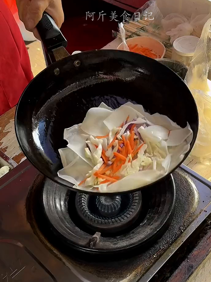 新昌街头的薄皮年糕真的太香了!