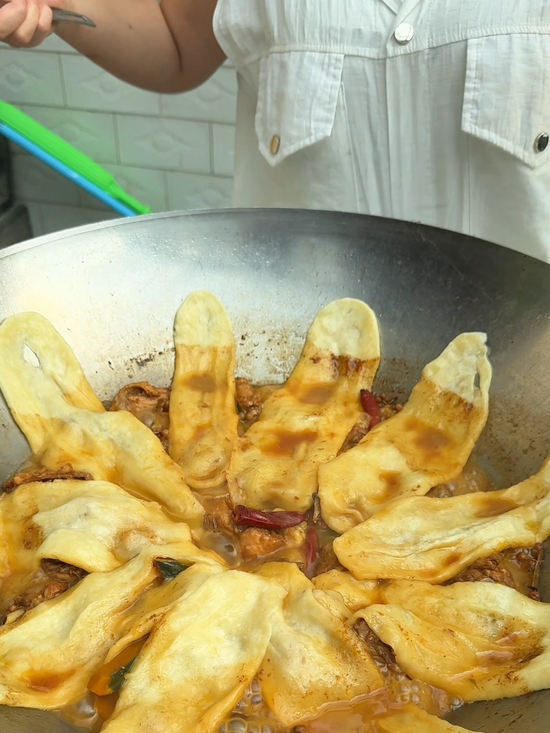 美味地锅鸡,有肉、有菜、有主食,让人垂涎欲滴