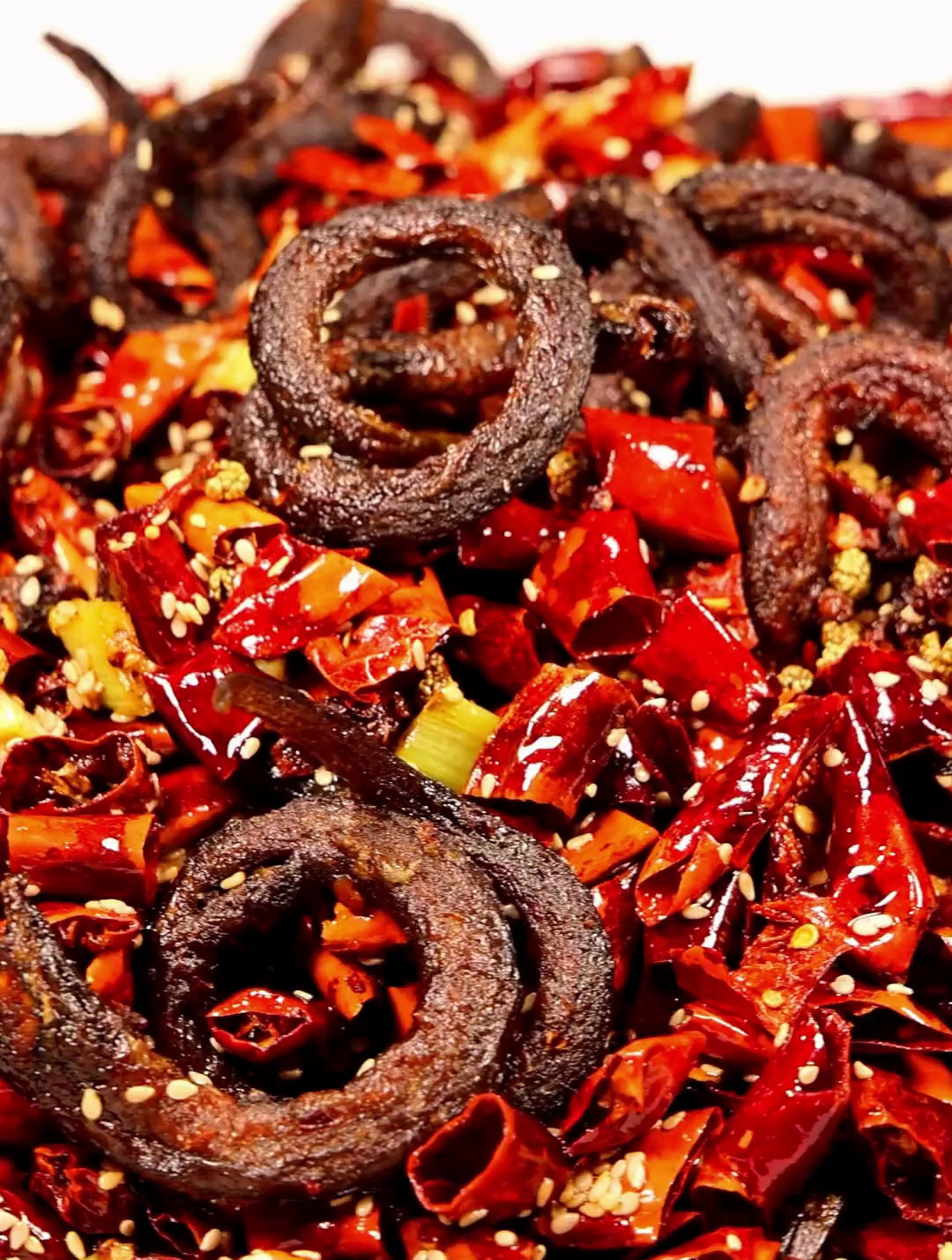 火爆山城的江湖名菜盘龙黄鳝,一斤黄鳝半斤海椒,麻辣干香!