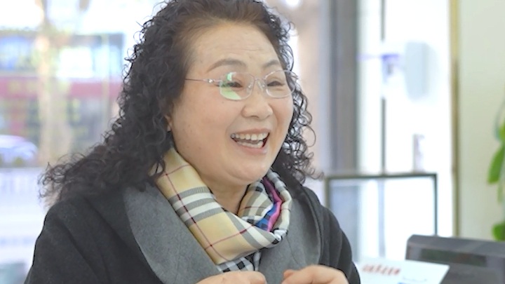 「小折: 这是一条正儿八经的#招聘 文案!你与美好生活的距离,只差这一份工作,天生有才,时