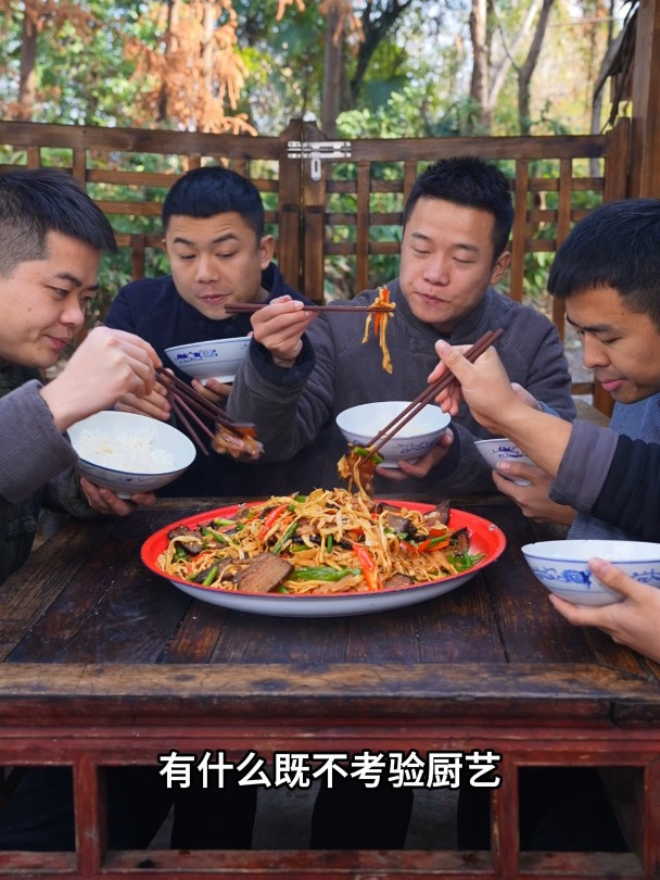 这个不考验厨艺做法又简单的笋尖大家一定要多囤点哦!糯米笋