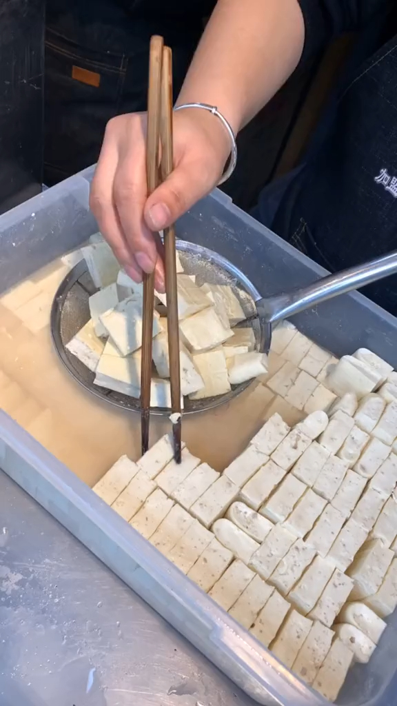 我们的使命:让全世界人民都能尝到中国传统美食!云香新派臭豆腐