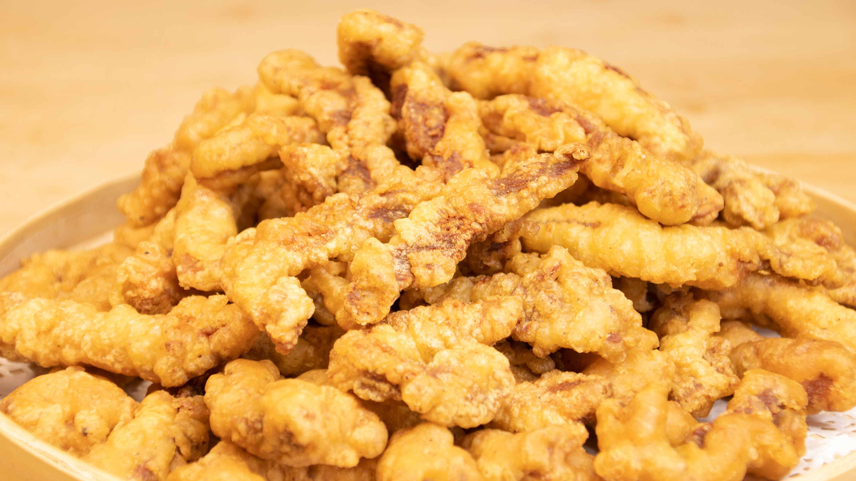 过年小酥肉怎么炸又酥又脆？教你油温和挂糊窍门，酥脆好吃还不腻