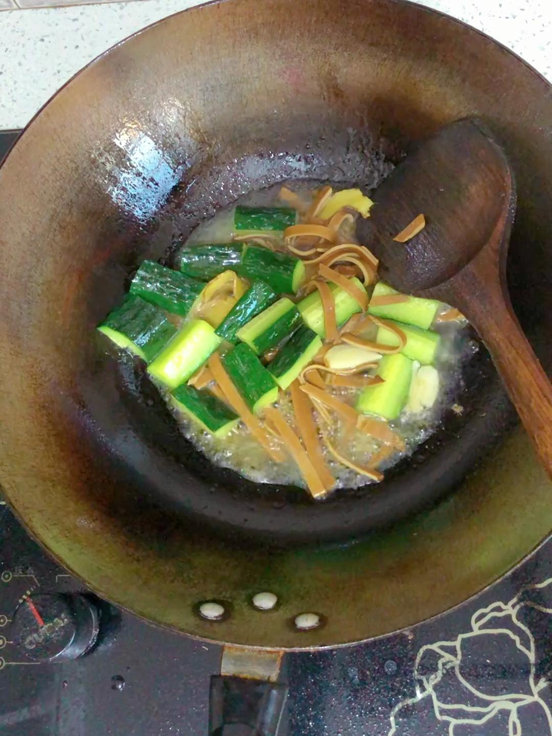 青瓜怎么炒好吃,分享一道青瓜炒豆干