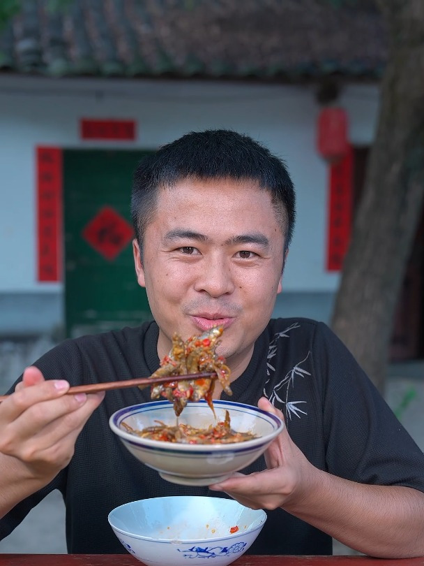 这个剁椒小鱼仔虽然算不上山珍海味,但是真的超级下饭