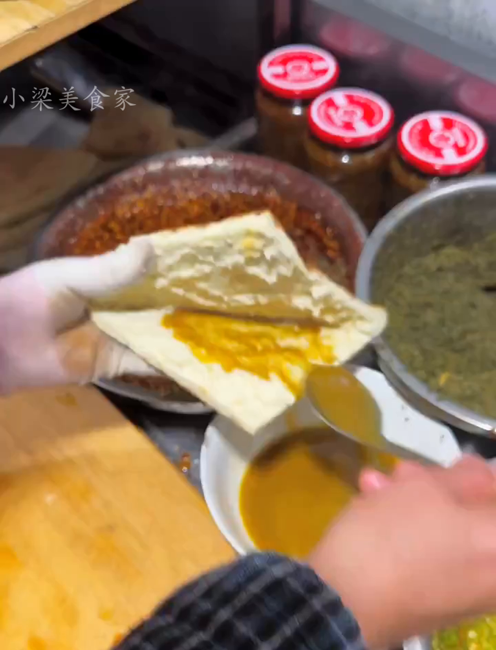陕西豆腐界的五大天王,宝鸡豆花泡馍、渭南豆腐泡、咸阳豆腐脑、汉中菜豆腐、西安臭豆腐夹馍,太