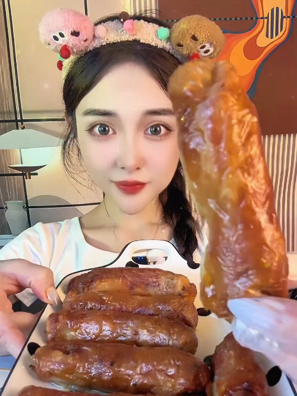 一口爆汁肉香味满满的鸡腿卷