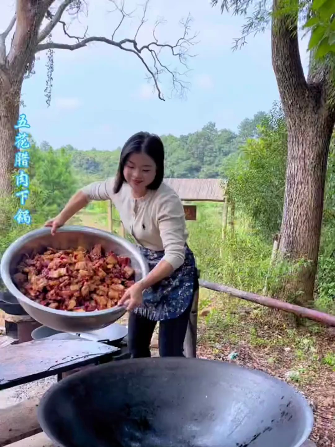 道州扎肉制作出锅,腊香浓郁,回味无穷,小时候妈妈的味道