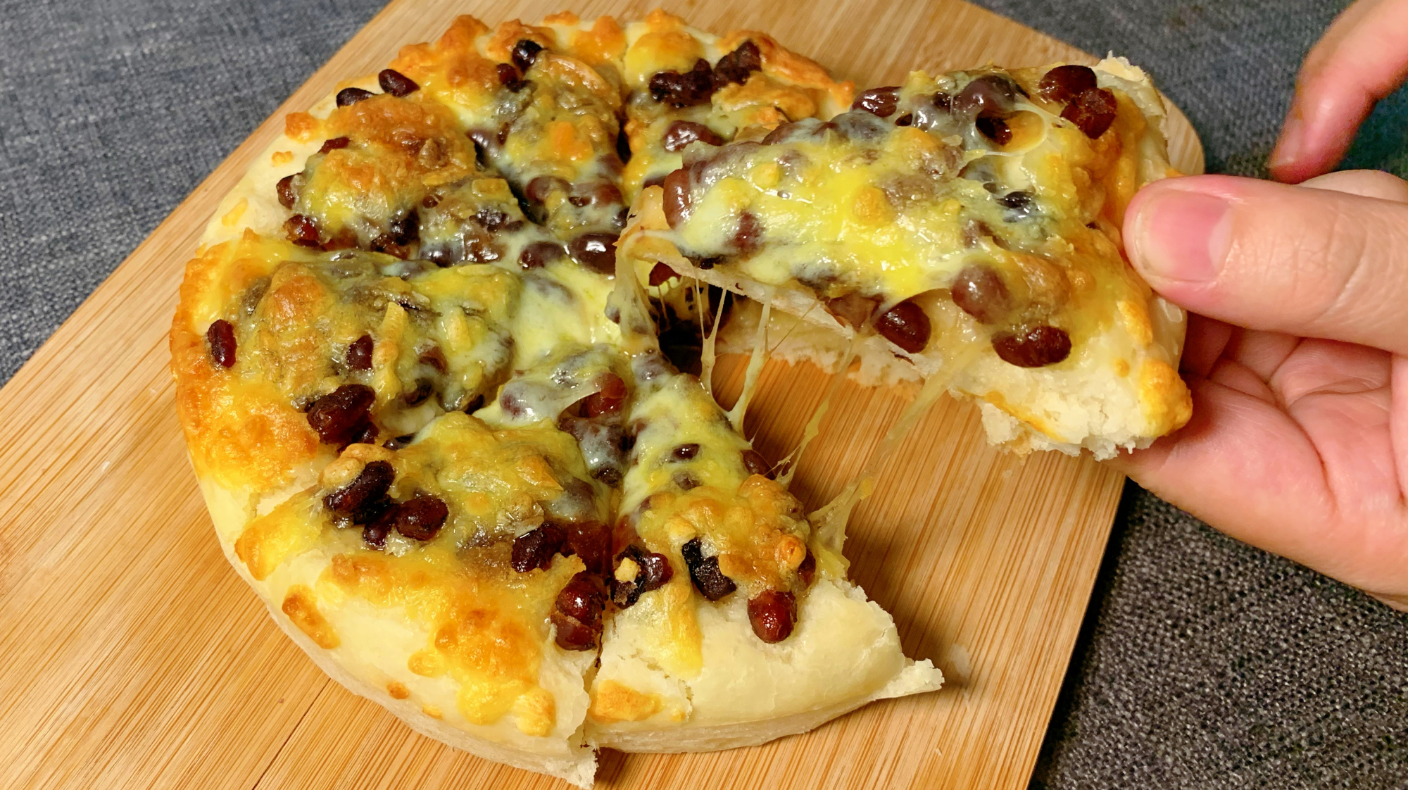 家常菜吃腻了,来一份蜜豆披萨吧,制作简单贼拉好吃