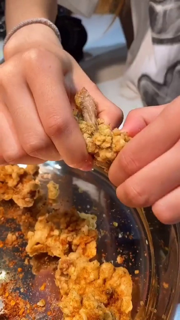 又一网红美食小酥肉,明明是道菜,现在居然做成零食小吃,味道还