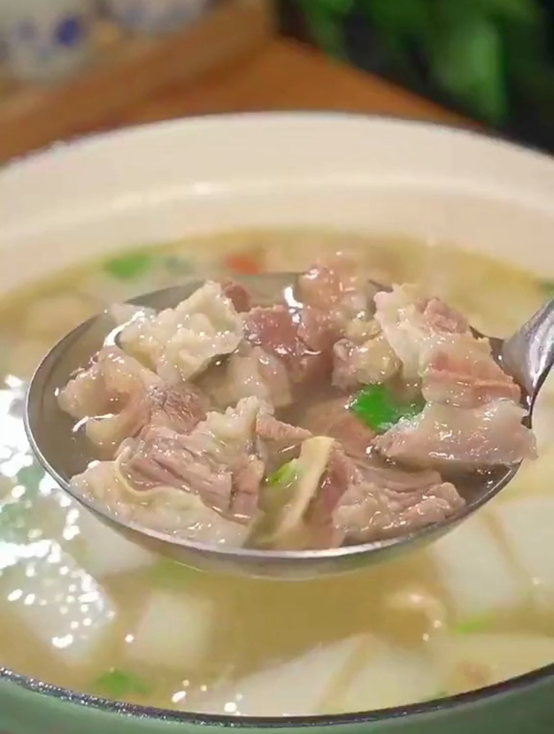 冬季一定要安排这个清汤牛肉,做法简单不腥不柴,不仅汤鲜味美