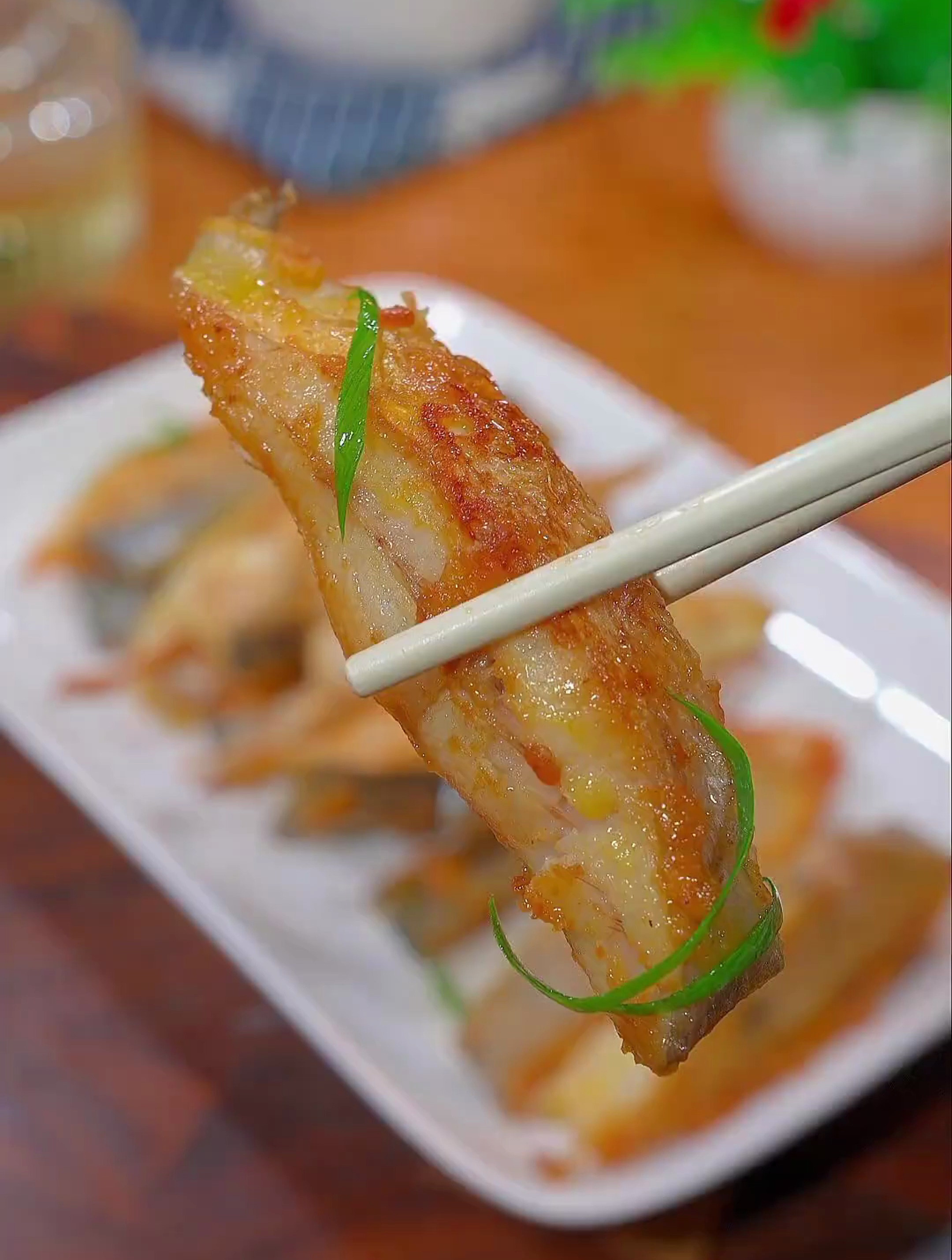 香煎鲳鱼是我认为在鲳鱼里最好吃的一种做法,大家也在家试试呗