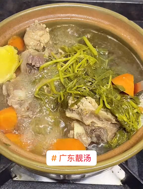 西洋菜汤,清热润肺下火,冬天干燥喉咙不舒服,可以煲这个汤