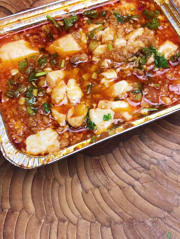 这是一道人见人爱的锡纸菜,制作简单利润高,香而不辣,口感爽滑