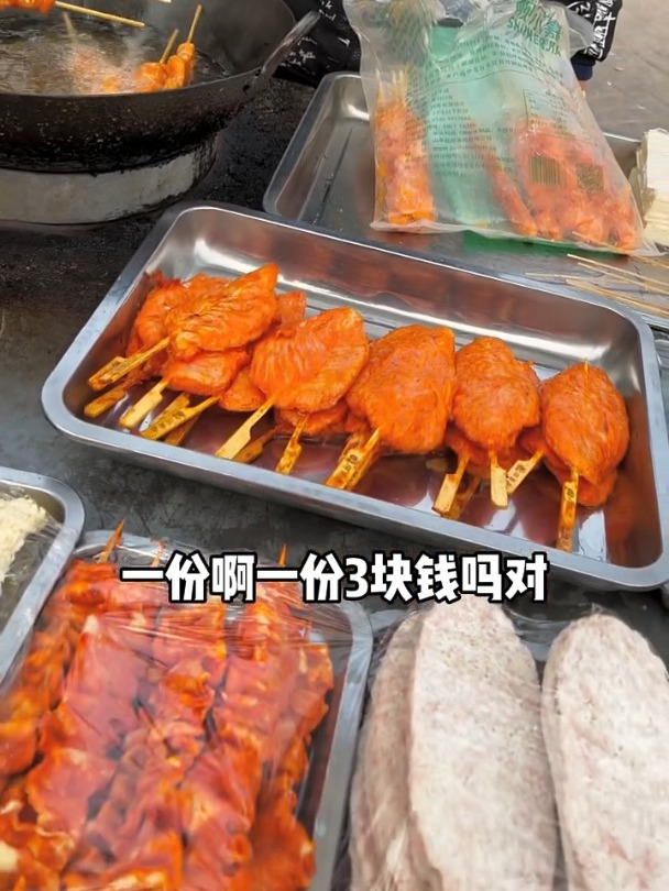 在大连街头花3块买了一份冷面卷臭豆腐