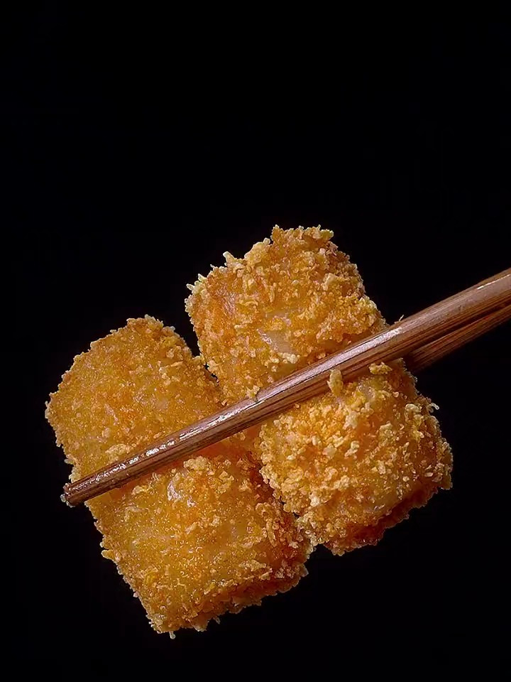 香蕉的新吃法,裹上面包糠炸出来酥酥脆脆的,孩子们抢着吃