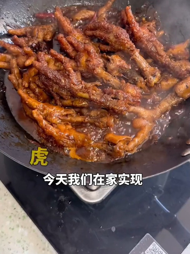 到底谁发明了虎皮鸡爪啊!一抿就化,爆好吃!