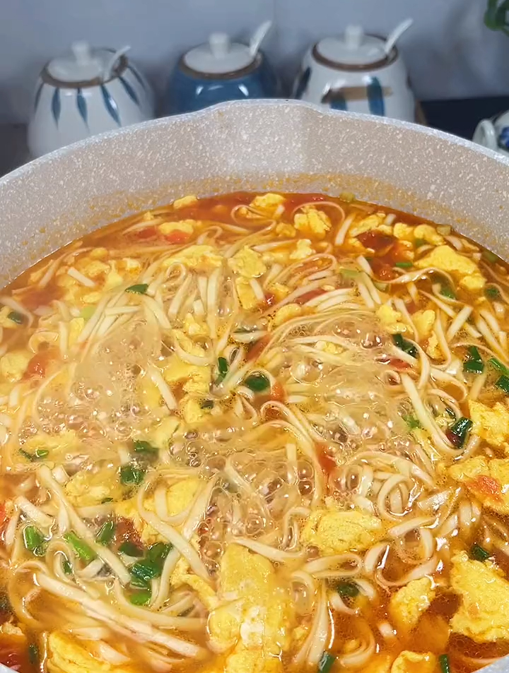 西红柿鸡蛋面是不是大家也经常烧