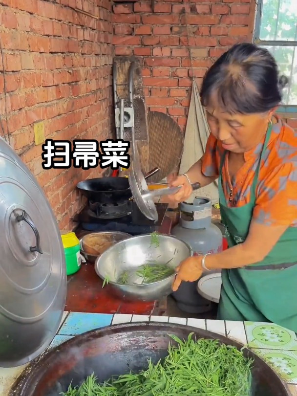 煮锅扫帚菜包饺子吃啦