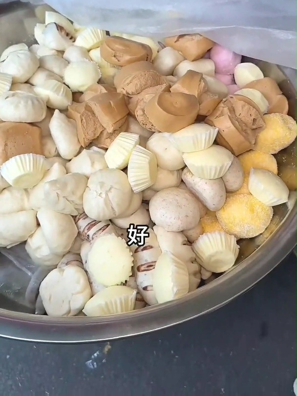 玉林街头童年回忆小蛋糕!都是5毛一块的