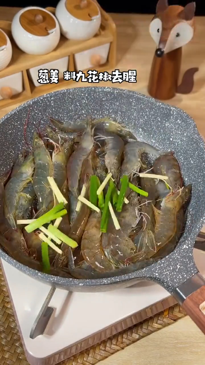 白灼大虾的正确做法!肉质鲜嫩还不腥,太好吃啦