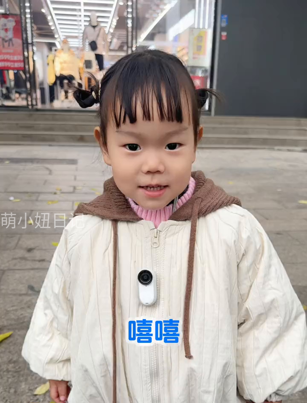 两岁小宝贝自己买柚子和火龙果,每次让她去我都紧张兮兮的