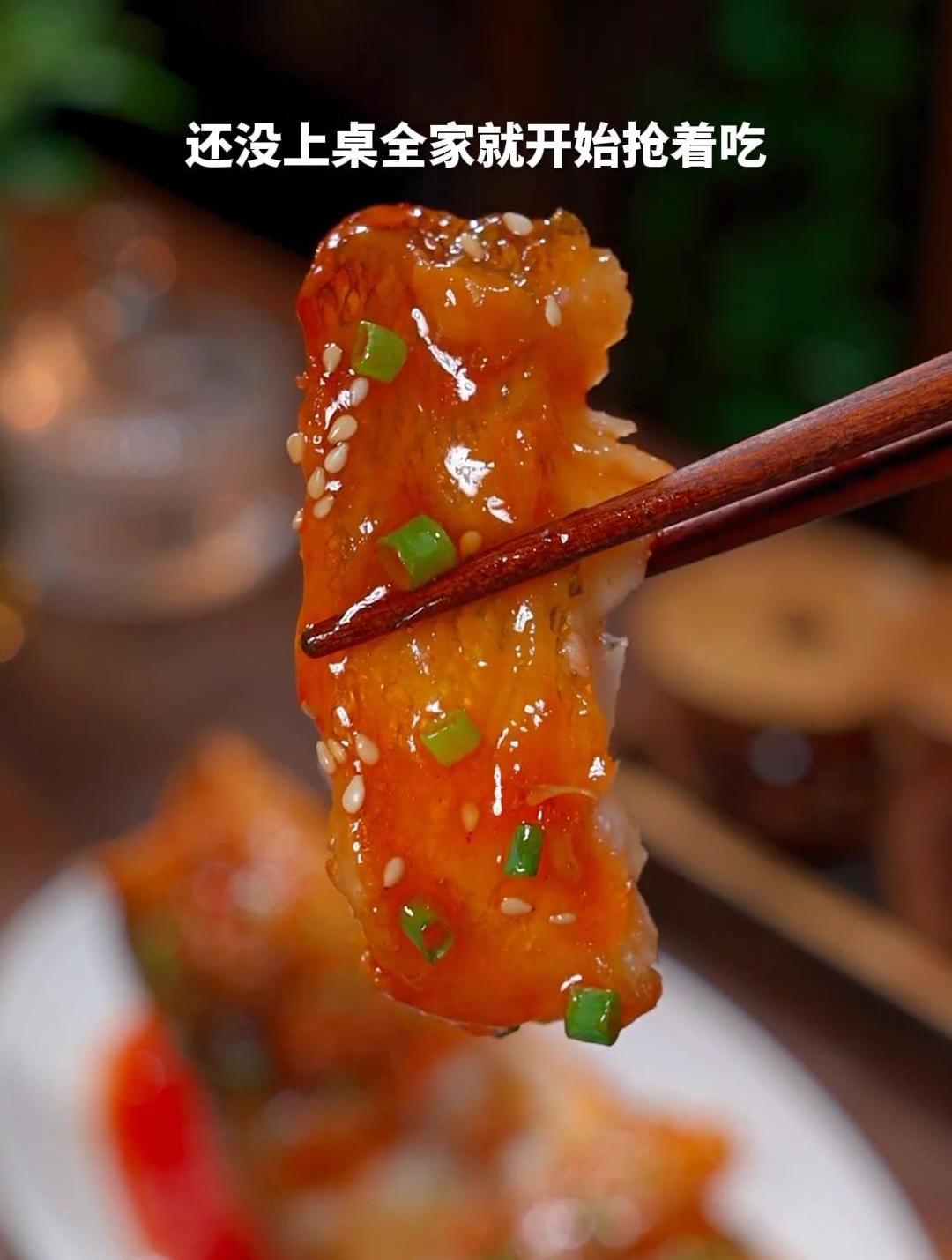 这样做的糖醋鱼外酥里嫩,酸甜可口