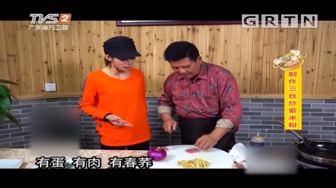 制作三丝炒紫米粉,香滑好吃,每次都能吃2碗
