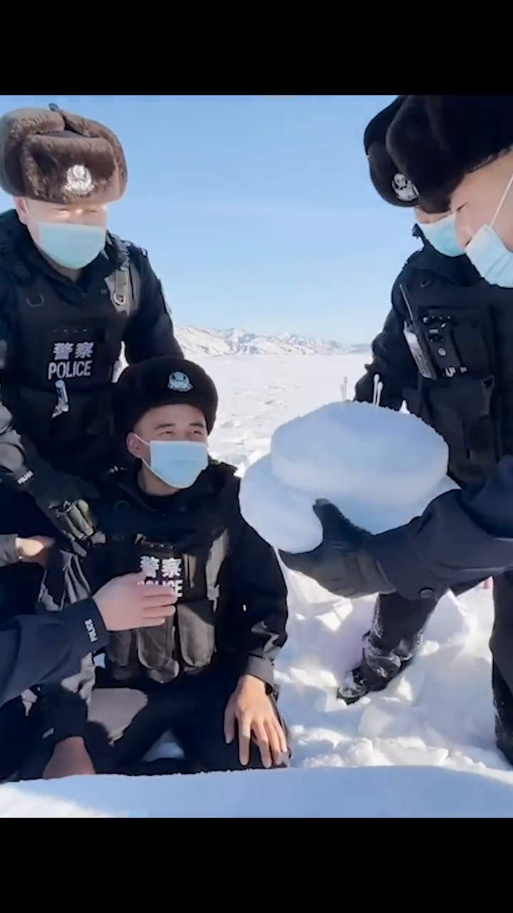 这份“别致”的生日蛋糕,让人笑中带泪。辛苦了,人民警察!